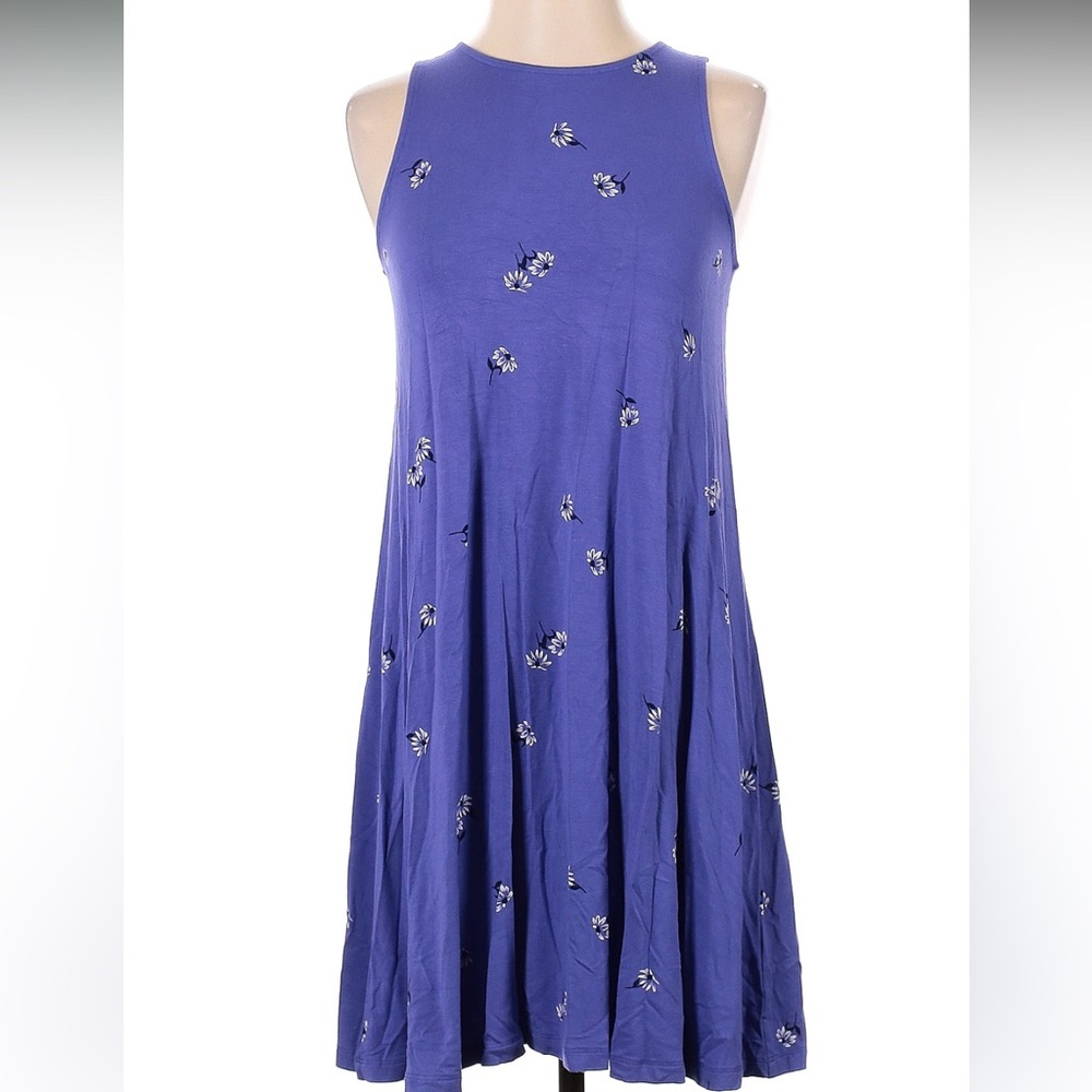 ISO this dress in XXL !! Please let me know if you are selling this dress!😃
